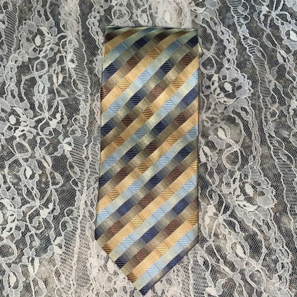 Van Heusen Stain Resistent Tie Pre Owned